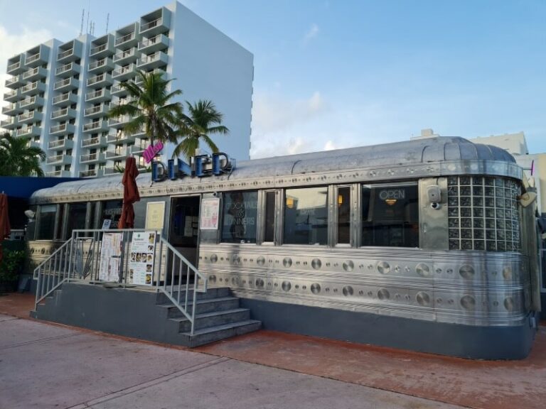 11-street-diner-miami